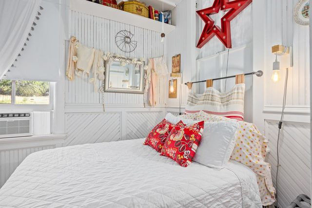 684 Stoneleigh Rd, Center Point, TX 78010