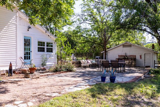 684 Stoneleigh Rd, Center Point, TX 78010