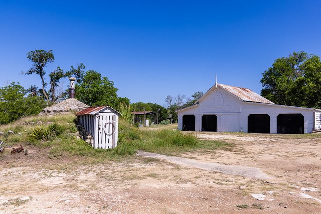 684 Stoneleigh Rd, Center Point, TX 78010