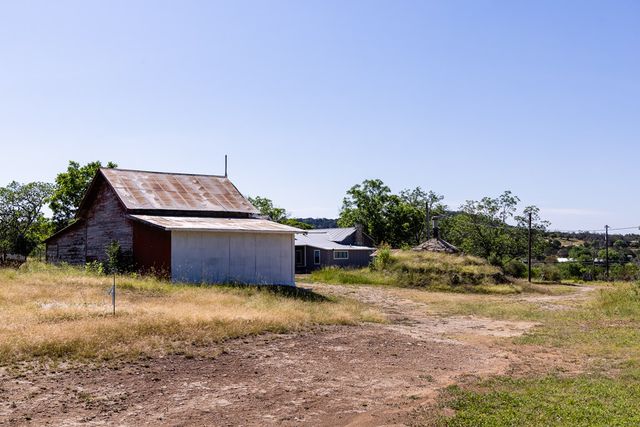 684 Stoneleigh Rd, Center Point, TX 78010