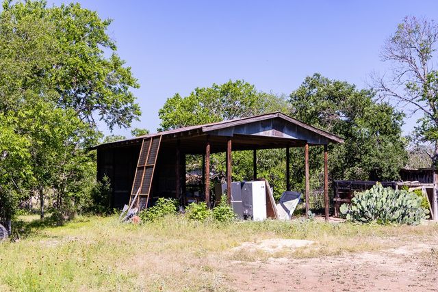 684 Stoneleigh Rd, Center Point, TX 78010