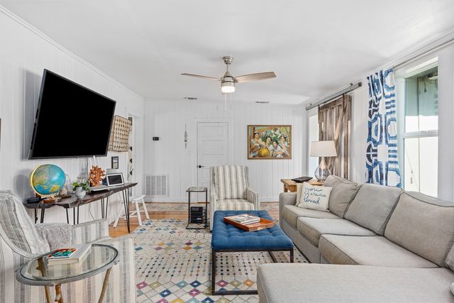 684 Stoneleigh Rd, Center Point, TX 78010