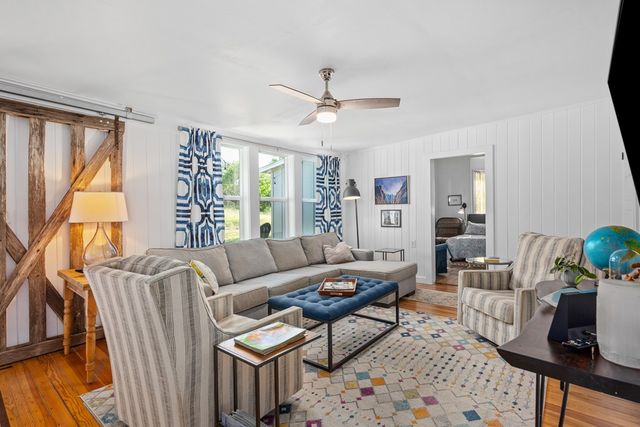 684 Stoneleigh Rd, Center Point, TX 78010