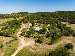 684 Stoneleigh Rd, Center Point, TX 78010