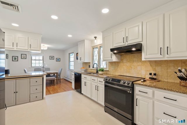 44 Knollwood Drive, Glastonbury, CT 06033