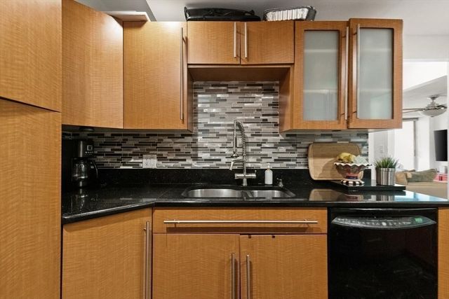 99 Pond Ave 520, Brookline, MA 02445