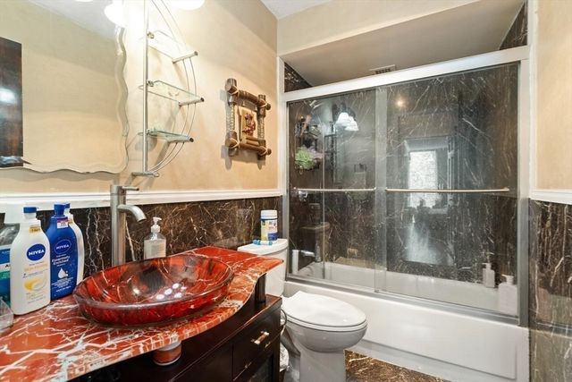 99 Pond Ave 520, Brookline, MA 02445