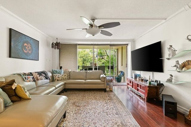 99 Pond Ave 520, Brookline, MA 02445