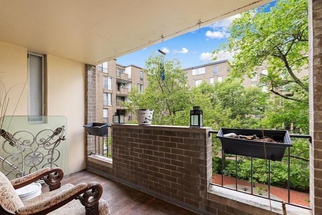 99 Pond Ave 520, Brookline, MA 02445