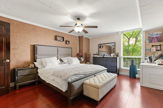 99 Pond Ave 520, Brookline, MA 02445