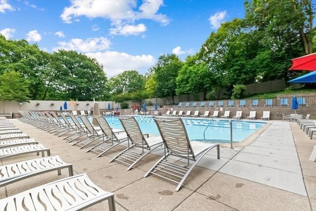 99 Pond Ave 520, Brookline, MA 02445