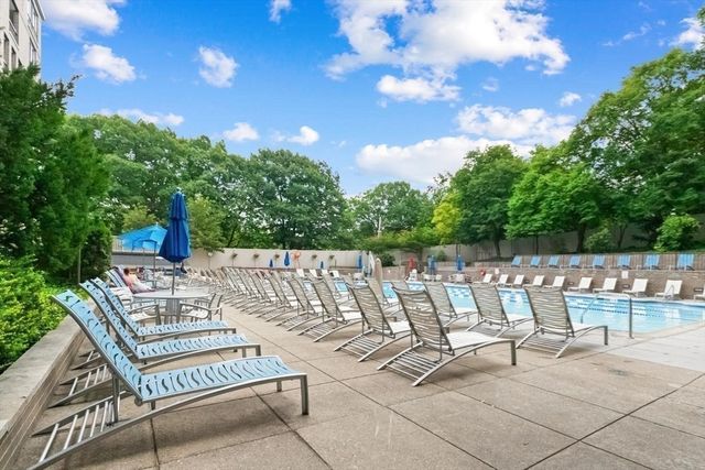 99 Pond Ave 520, Brookline, MA 02445