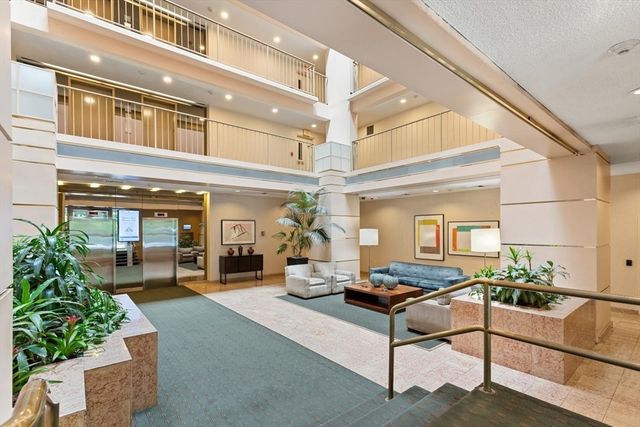 99 Pond Ave 520, Brookline, MA 02445