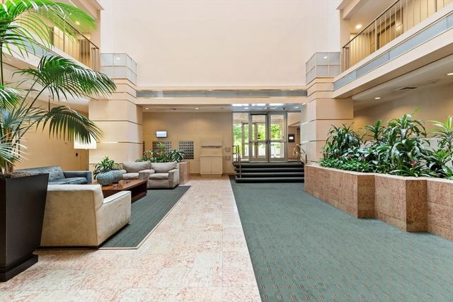 99 Pond Ave 520, Brookline, MA 02445