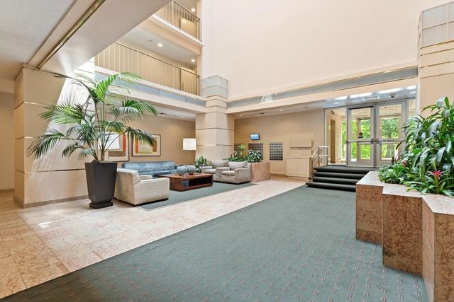 99 Pond Ave 520, Brookline, MA 02445