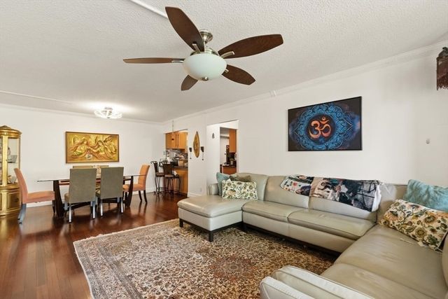 99 Pond Ave 520, Brookline, MA 02445