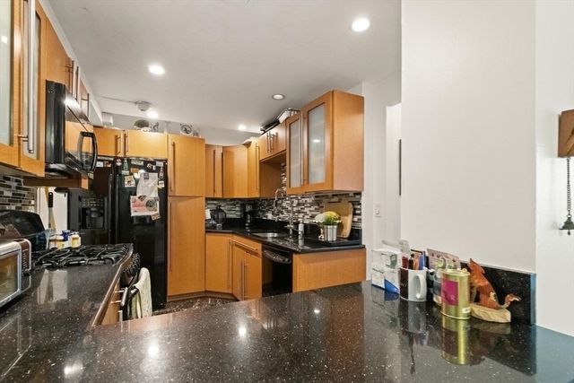 99 Pond Ave 520, Brookline, MA 02445
