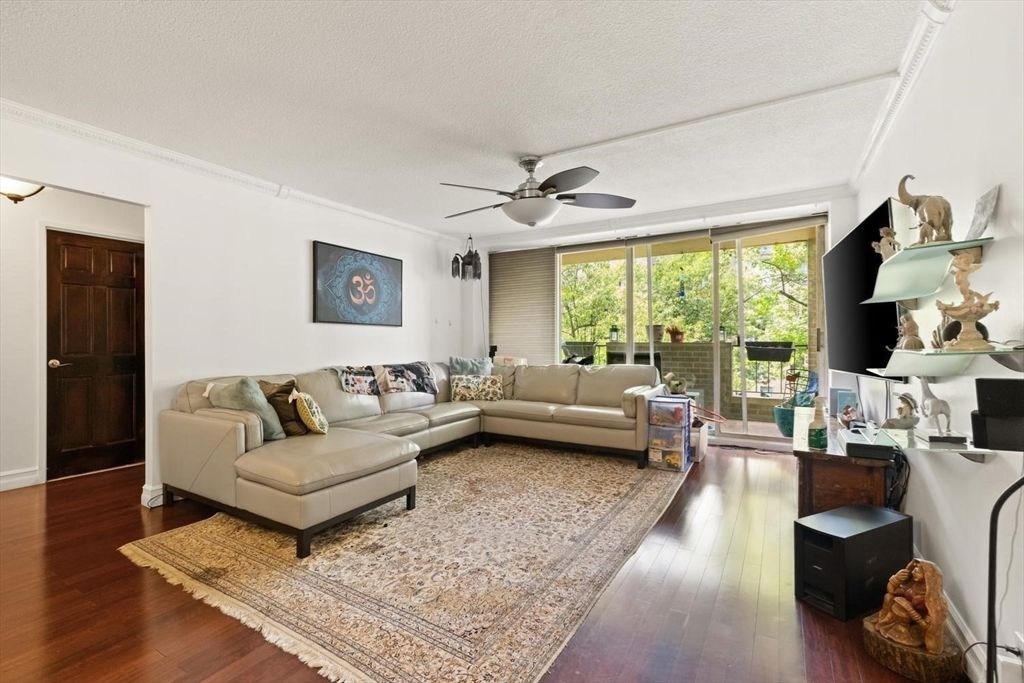 99 Pond Ave 520, Brookline, MA 02445