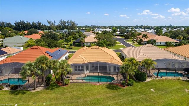 11021 Sea Tropic LN, Fort Myers, FL 33908