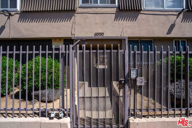 10130 S Inglewood Avenue, Inglewood, CA 90304