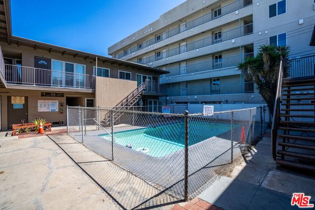 10130 S Inglewood Avenue, Inglewood, CA 90304