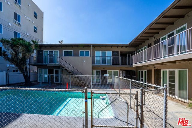 10130 S Inglewood Avenue, Inglewood, CA 90304