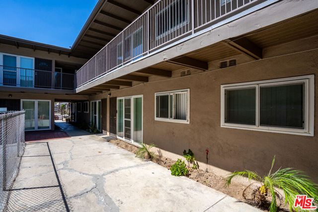 10130 S Inglewood Avenue, Inglewood, CA 90304