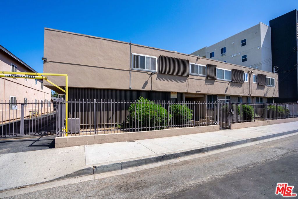 10130 S Inglewood Avenue, Inglewood, CA 90304