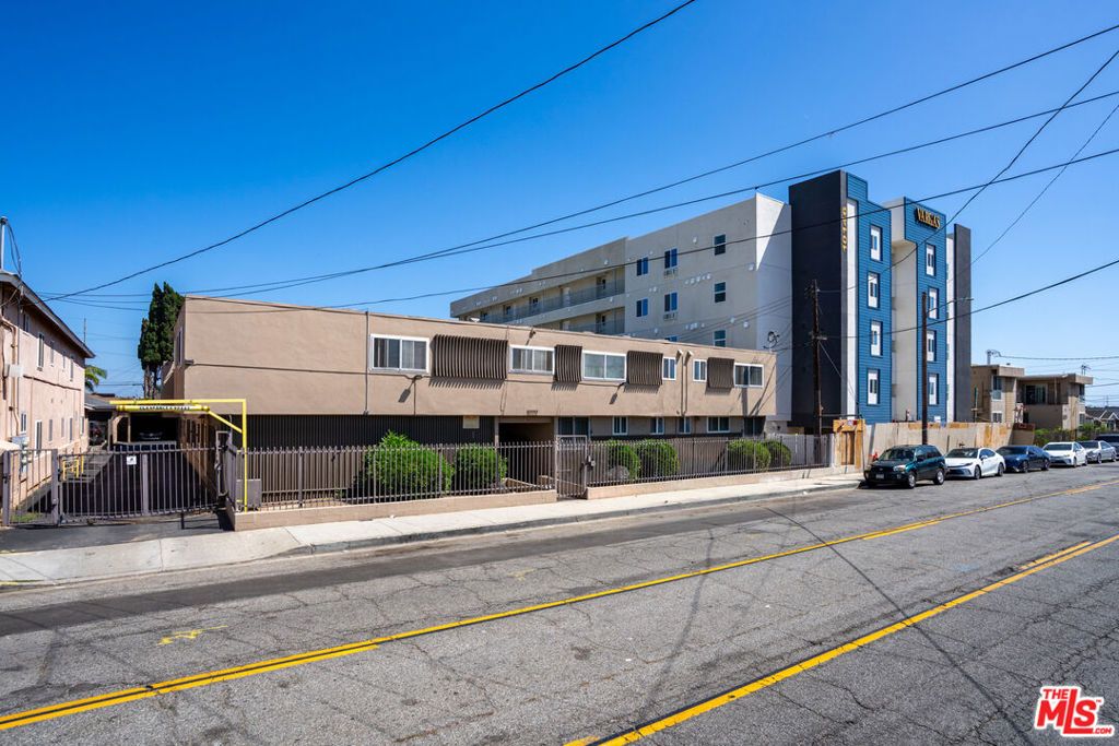 10130 S Inglewood Avenue, Inglewood, CA 90304 — photo 2