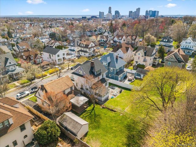 18 Faneuil Place, New Rochelle, NY 10801