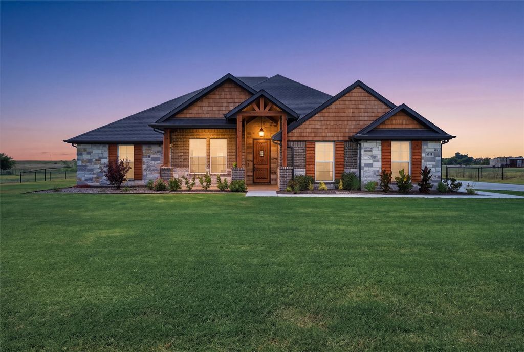 6941 Eagle Creek Drive, Godley, TX 76044 — exterior