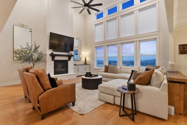 7033 Fiddlers Glen Dr, Arrington, TN 37014