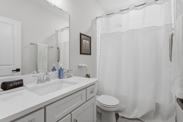 7033 Fiddlers Glen Dr, Arrington, TN 37014