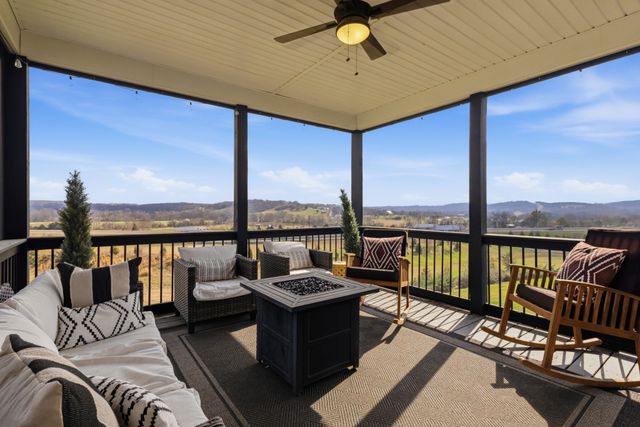 7033 Fiddlers Glen Dr, Arrington, TN 37014