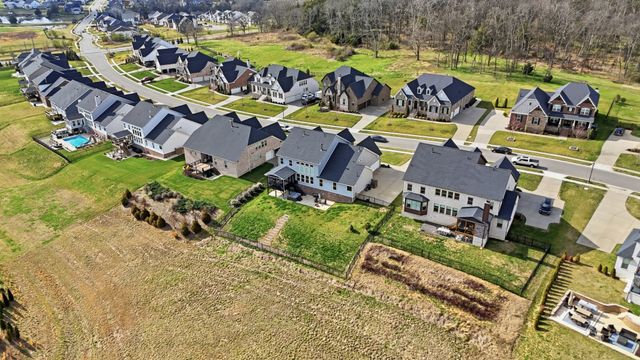 7033 Fiddlers Glen Dr, Arrington, TN 37014