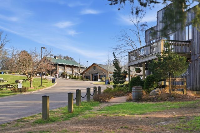 7033 Fiddlers Glen Dr, Arrington, TN 37014