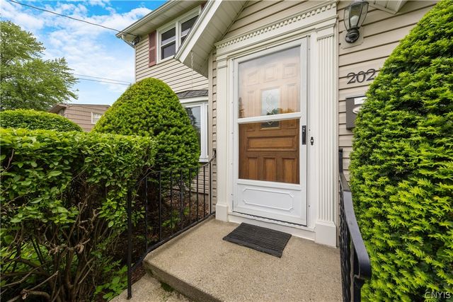 202 East Arbordale Road, Camillus, NY 13219