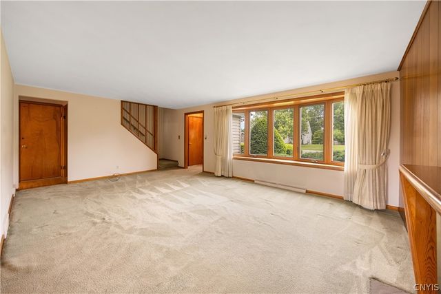 202 East Arbordale Road, Camillus, NY 13219