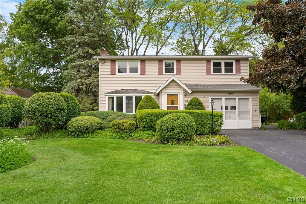 202 East Arbordale Road, Camillus, NY 13219