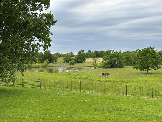 10510 W 327th Street, Paola, KS 66071