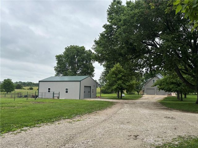 10510 W 327th Street, Paola, KS 66071