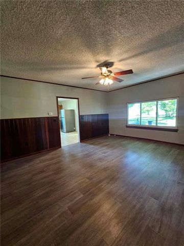 10510 W 327th Street, Paola, KS 66071