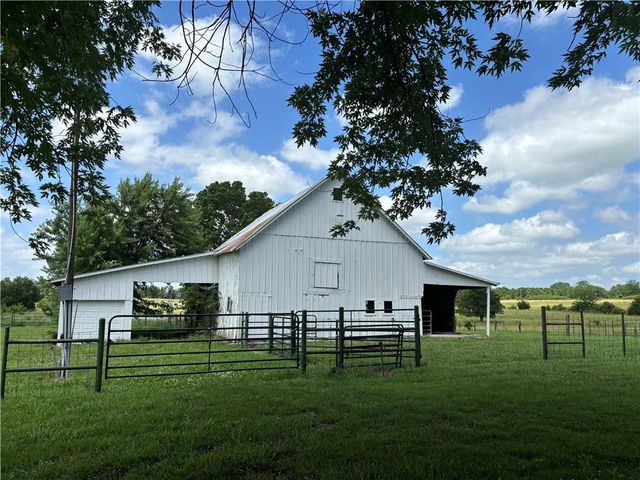 10510 W 327th Street, Paola, KS 66071