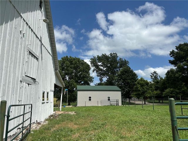 10510 W 327th Street, Paola, KS 66071