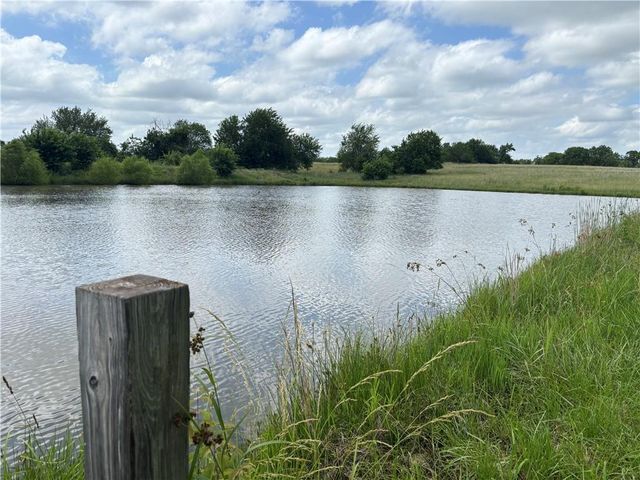 10510 W 327th Street, Paola, KS 66071