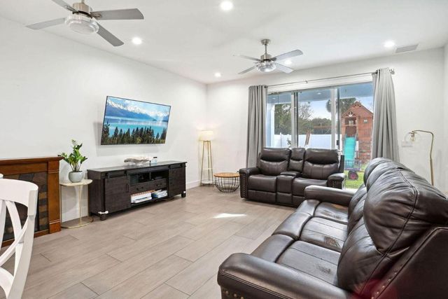 6944 2nd Street, Jupiter, FL 33458