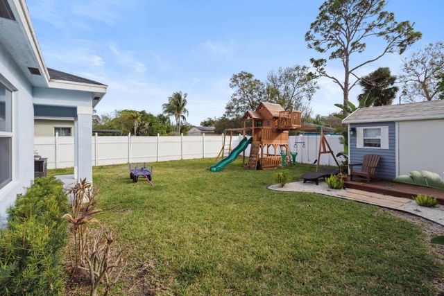 6944 2nd Street, Jupiter, FL 33458