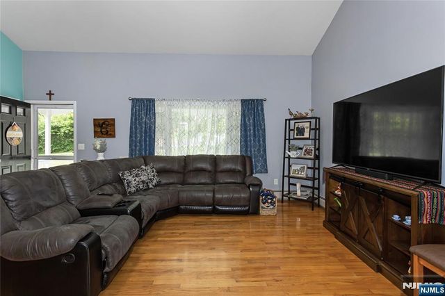 40 Shadowy Lane, West Milford, NJ 07480