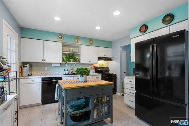 40 Shadowy Lane, West Milford, NJ 07480