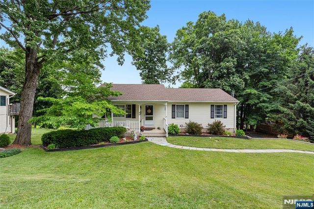 40 Shadowy Lane, West Milford, NJ 07480